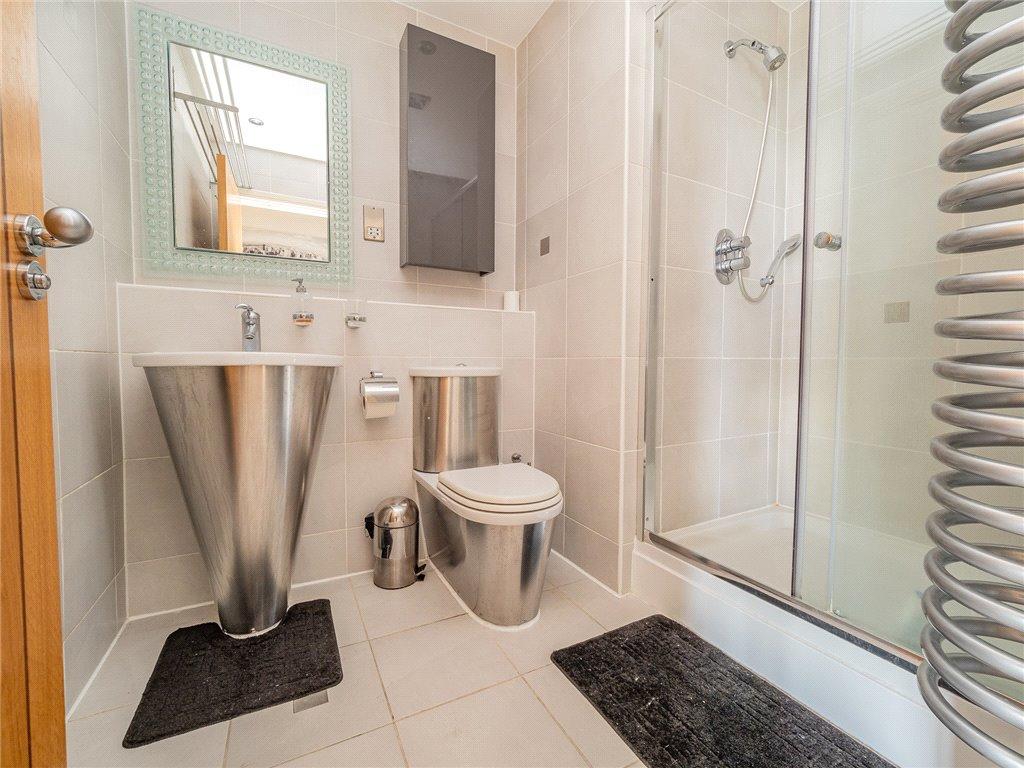 1 bedroom apartment for sale in Altolusso, Bute Terrace, Cardiff City