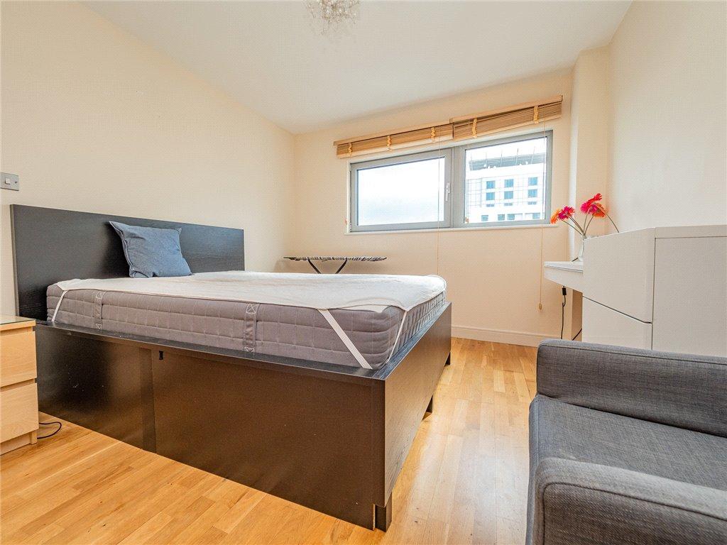 1 bedroom apartment for sale in Altolusso, Bute Terrace, Cardiff City