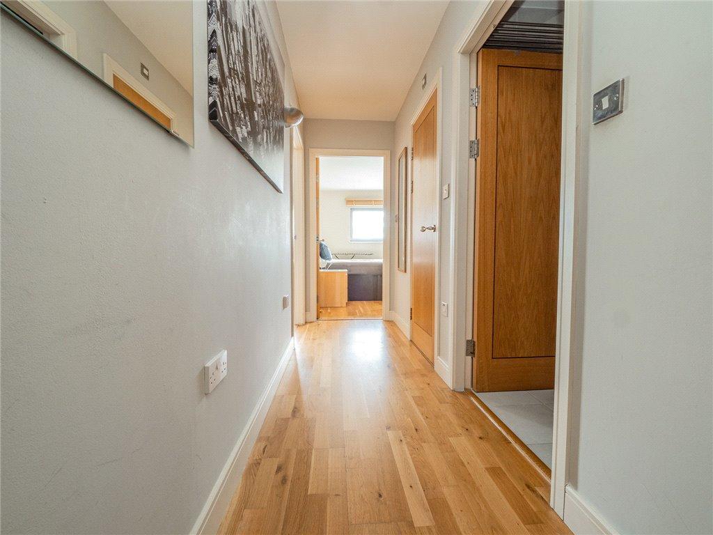 1 bedroom apartment for sale in Altolusso, Bute Terrace, Cardiff City