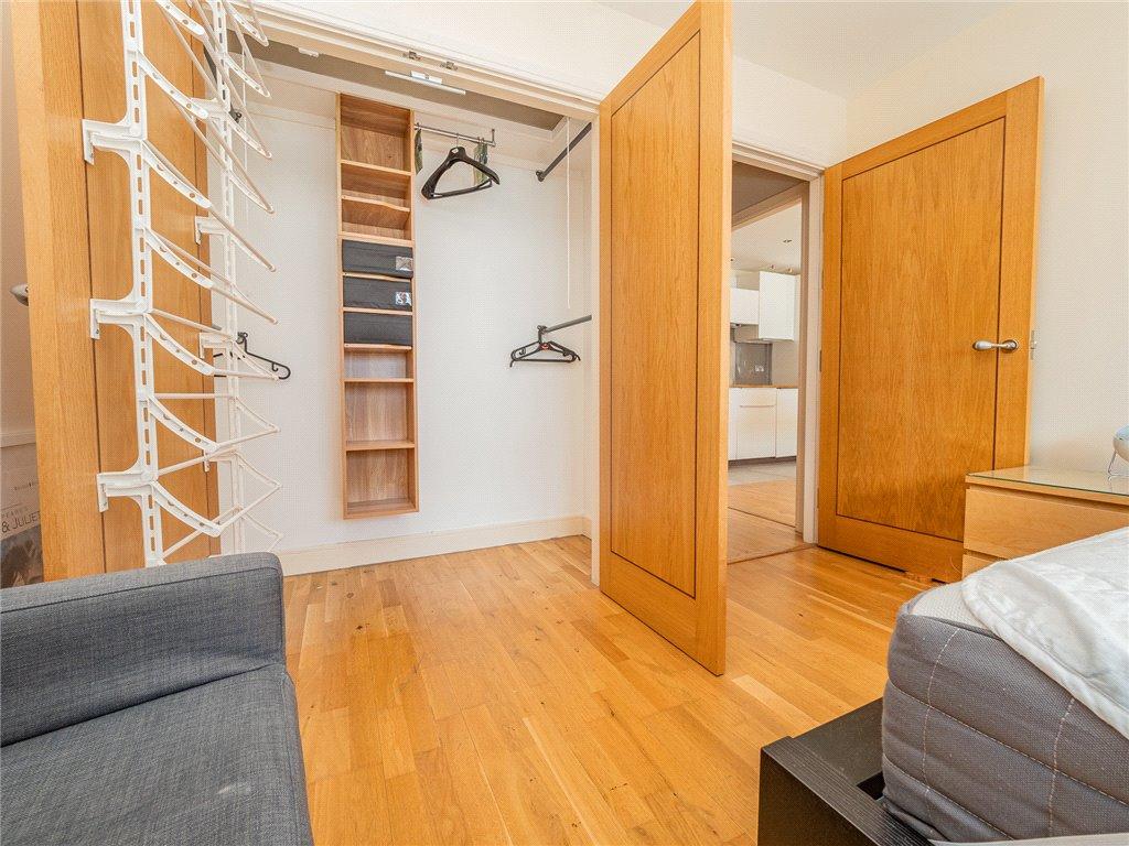 1 bedroom apartment for sale in Altolusso, Bute Terrace, Cardiff City