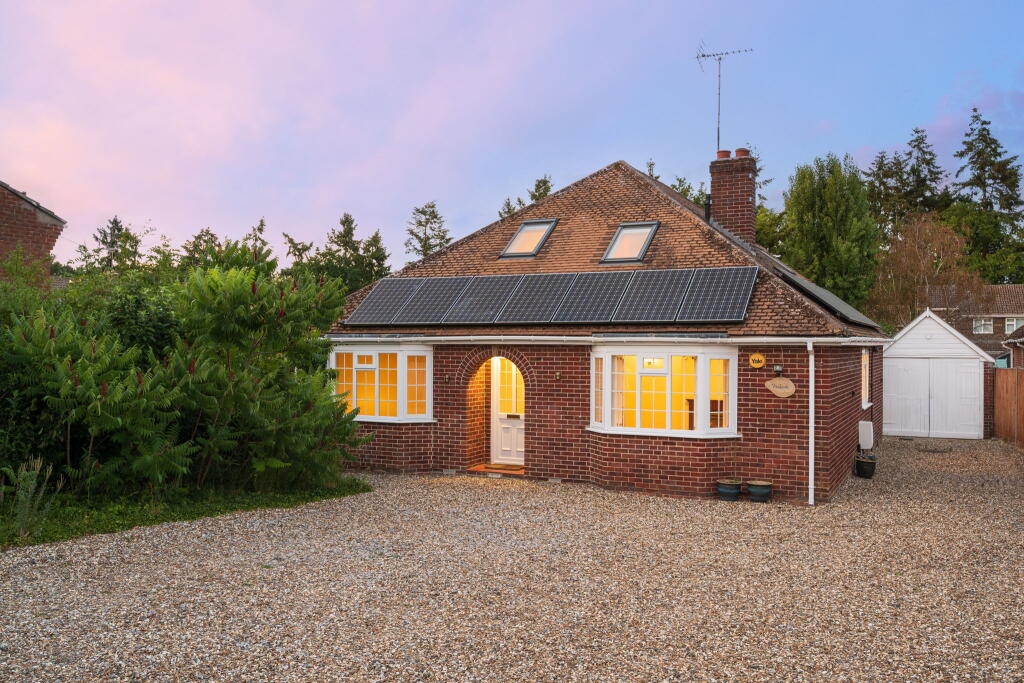 Main image of property: New Road, Newbury, RG14