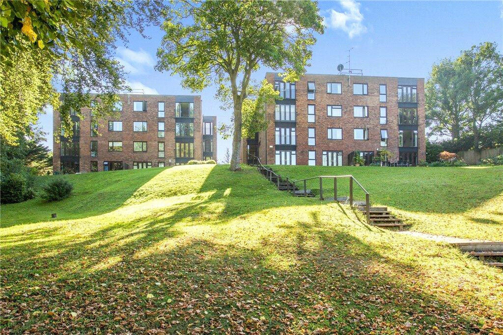 2 bedroom apartment for sale in Mallards Reach, Weybridge, Surrey, KT13