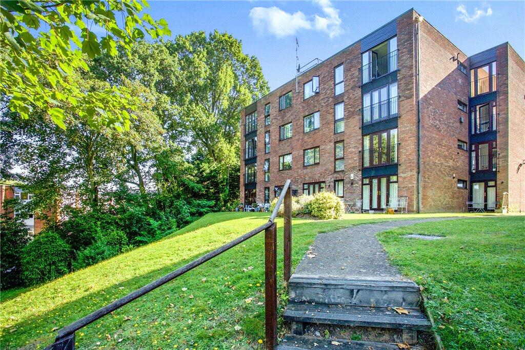 2 bedroom apartment for sale in Mallards Reach, Weybridge, Surrey, KT13