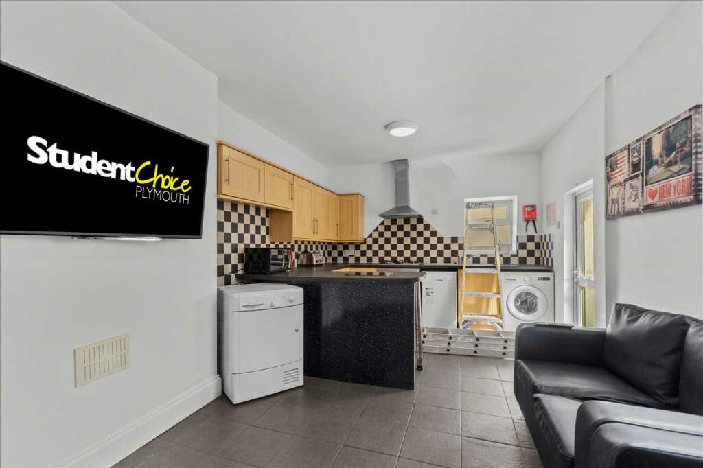 6 bedroom terraced house for rent in Mildmay Street, Plymouth, PL4