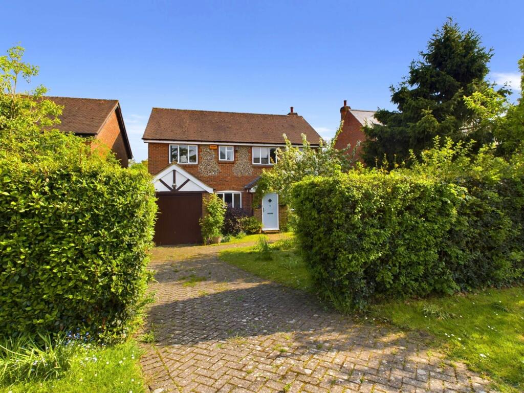 4 bedroom detached house for sale in Kiln Lane, Lacey Green NO ONWARD