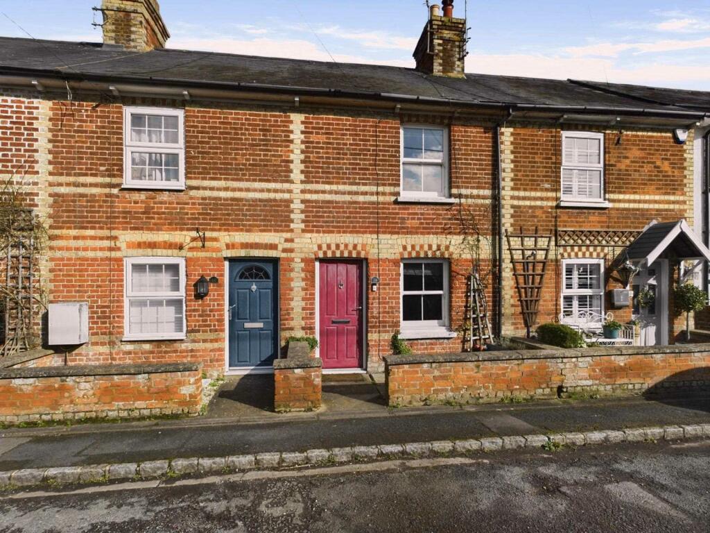 2 bedroom terraced house for sale in Aston Clinton, HP22