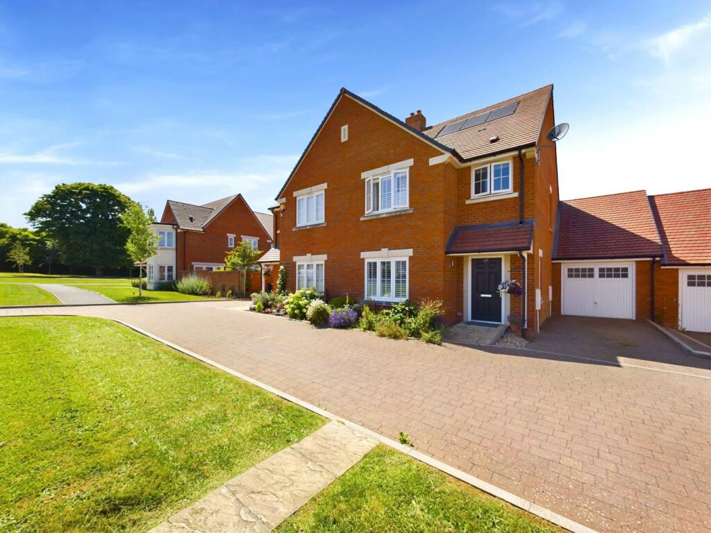 3 bedroom semidetached house for sale in Goodearl Place, Princes