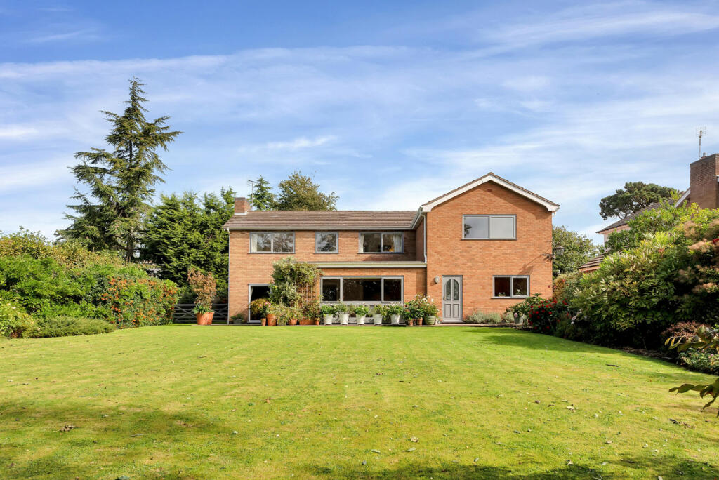 5 bedroom detached house for sale in Barrowcliffe Close, Barrow upon