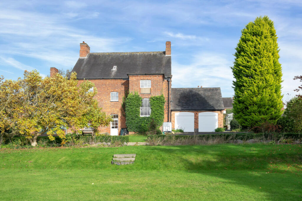 6 bedroom detached house for sale in Ashby Road, Ravenstone, LE67