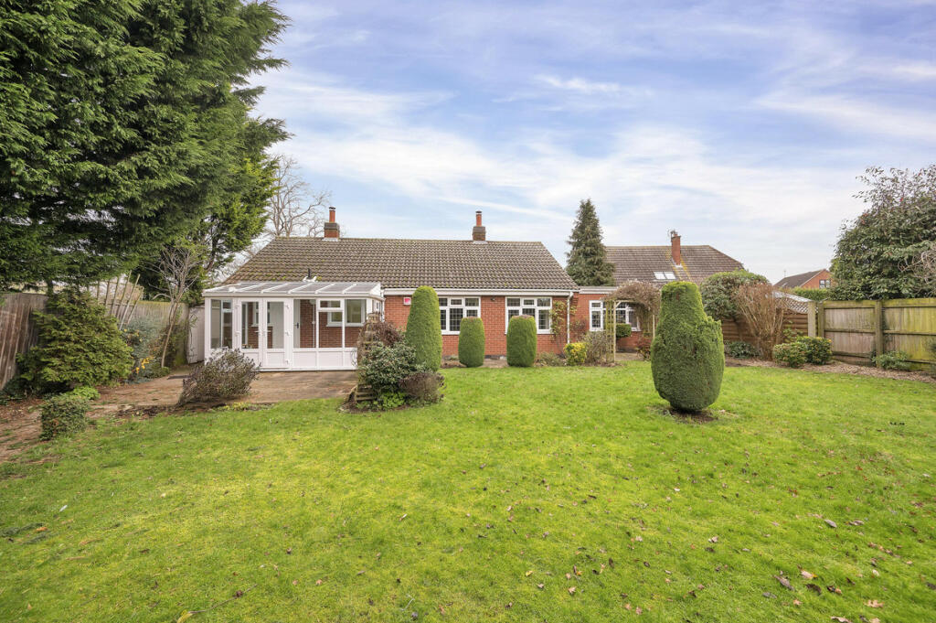 2 bedroom detached bungalow for sale in Fosse Way, Syston, LE7