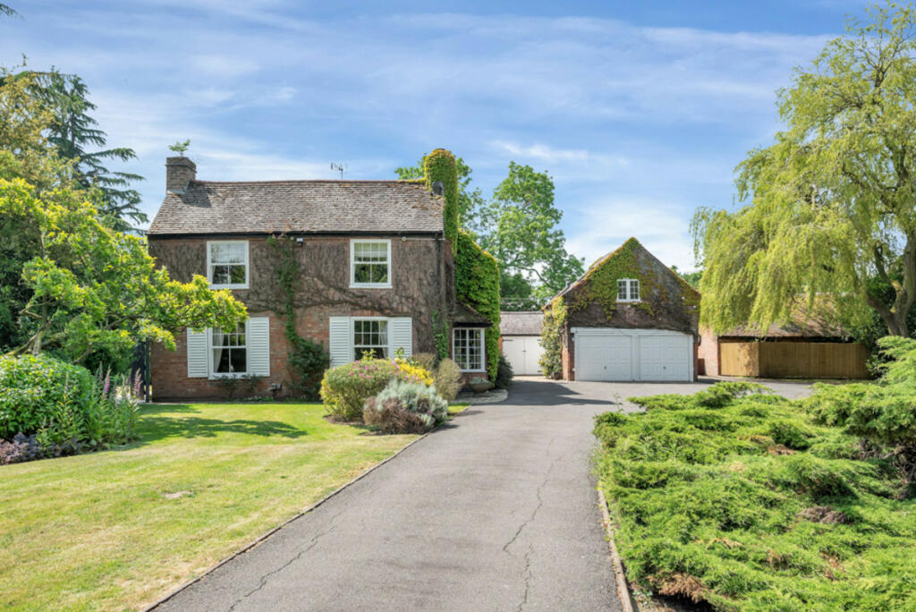 6 bedroom detached house for sale in Leicester Lane, Desford, LE9