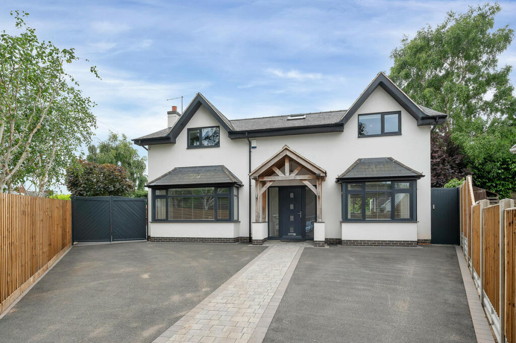 3 bedroom detached house for sale in Perry Close, Woodhouse Eaves, LE12