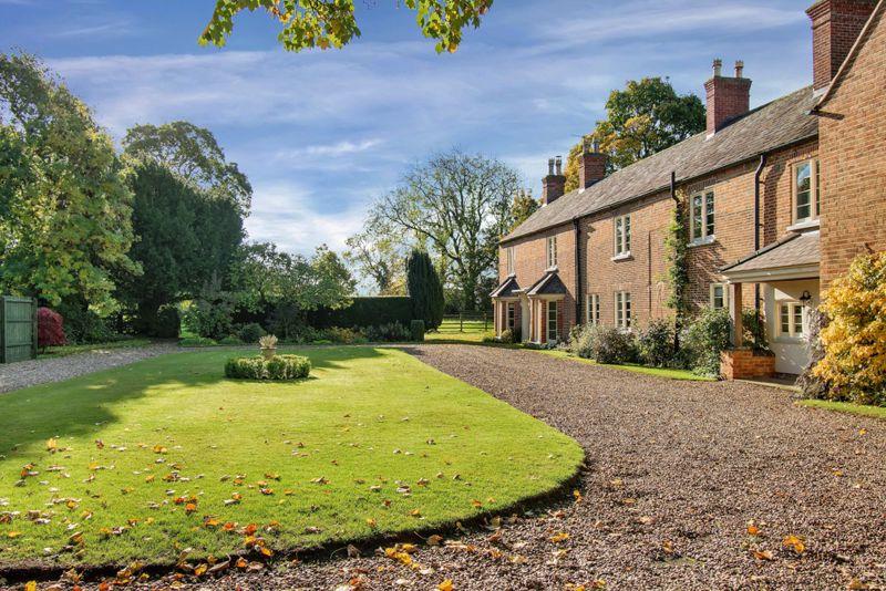 5 bedroom detached house for sale in Syston Road, Cossington, LE7
