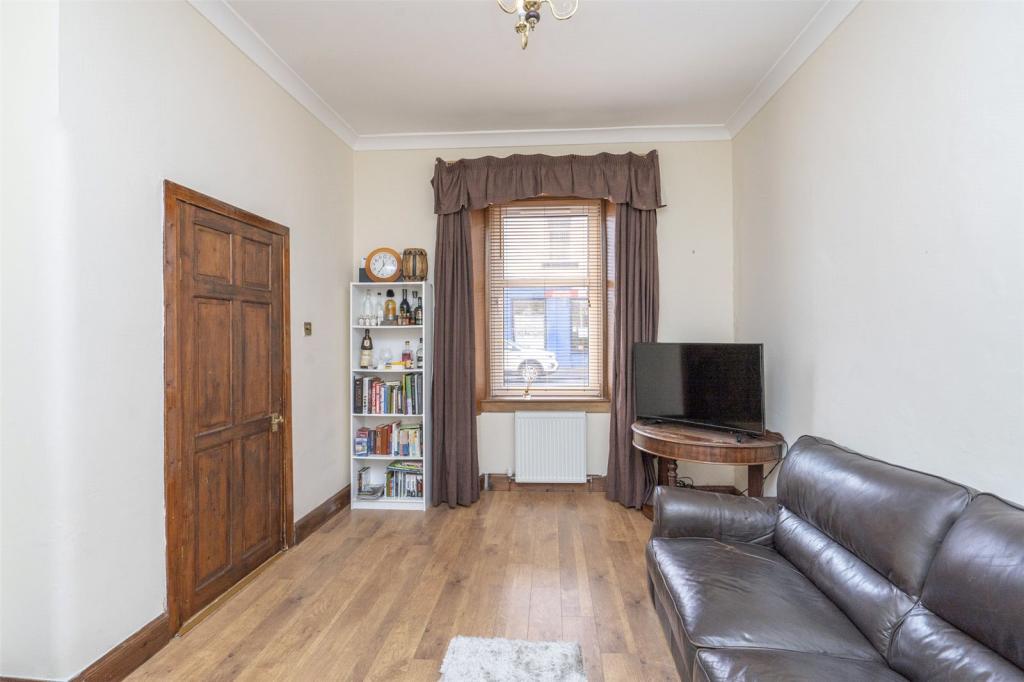 2 bedroom terraced house for sale in 140 High Street, Tillicoultry, FK13