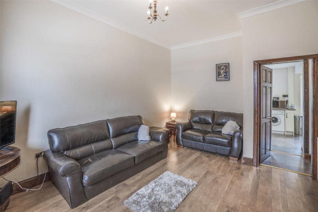 2 bedroom terraced house for sale in 140 High Street, Tillicoultry, FK13