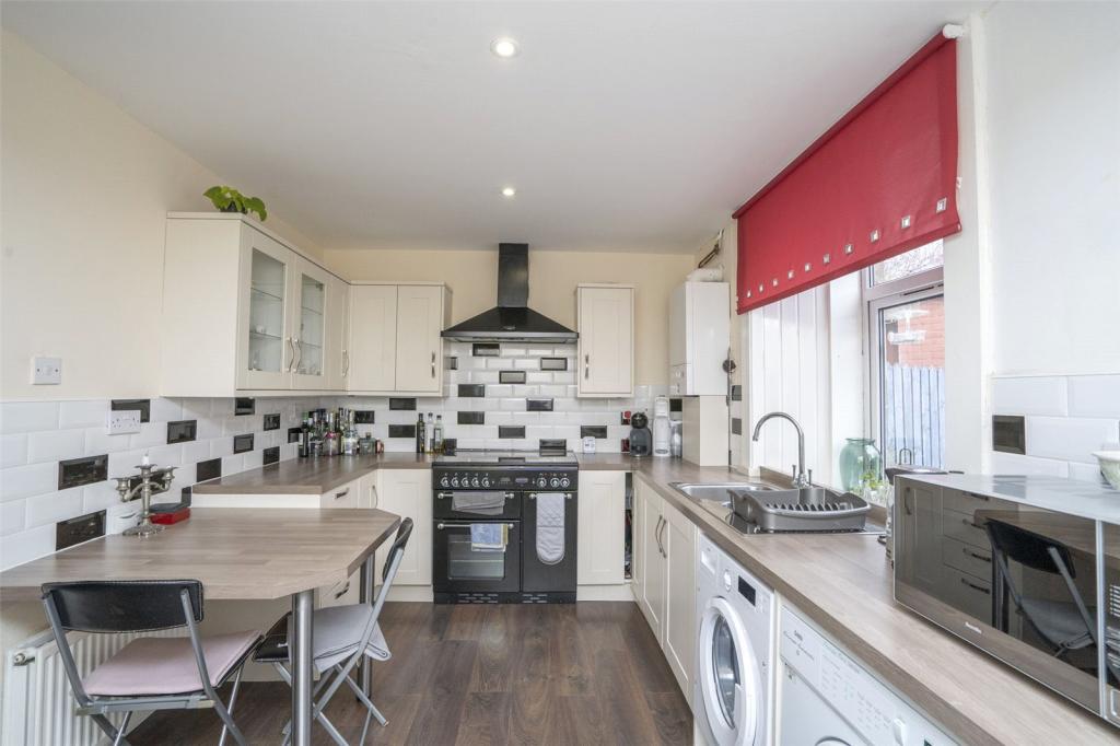 2 bedroom terraced house for sale in 140 High Street, Tillicoultry, FK13