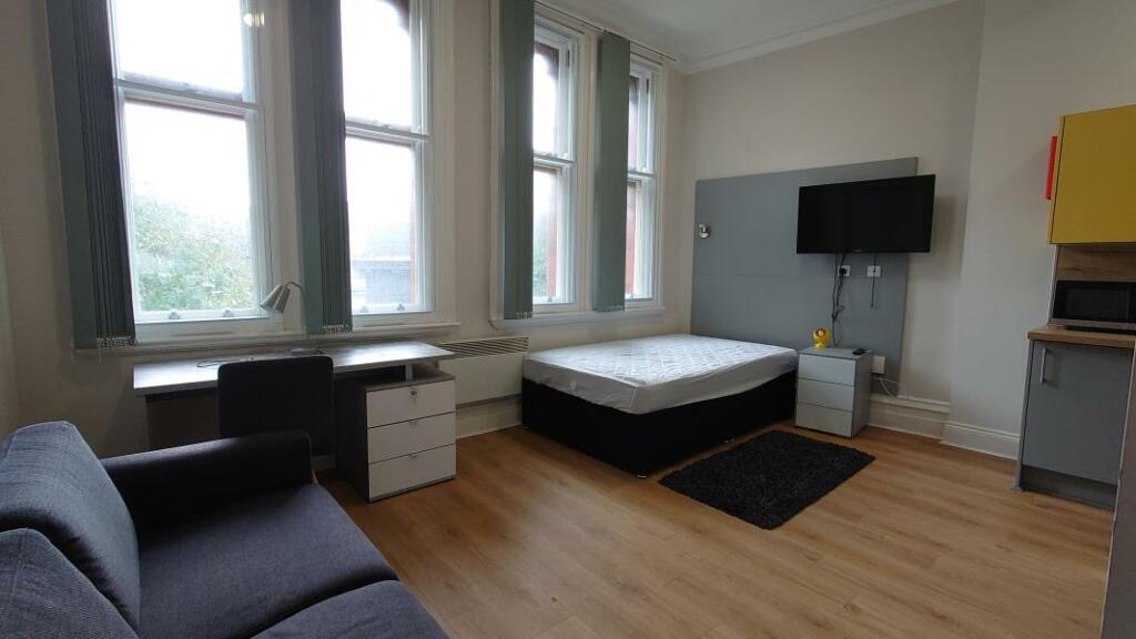 Studio flat for rent in 16 Guildhall Walk, Portsmouth, PO1