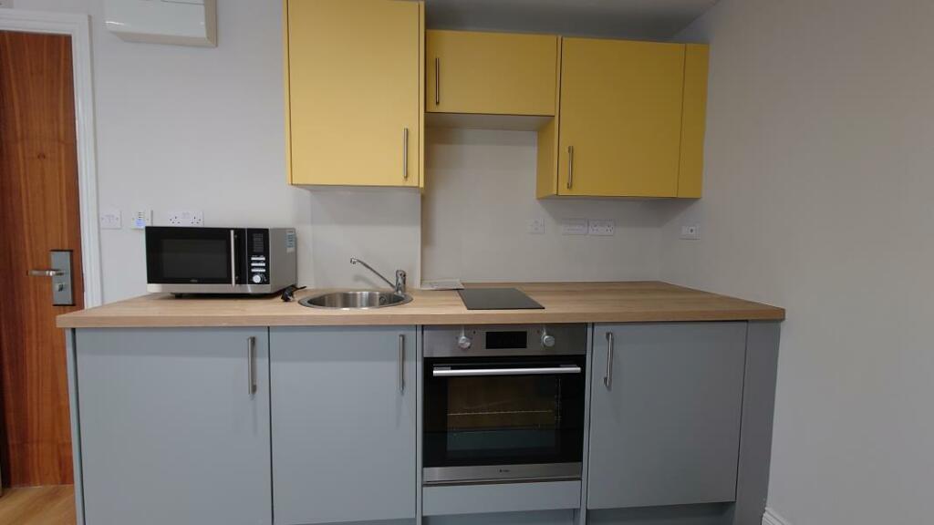 Studio flat for rent in Guildhall Walk, Portsmouth, PO1 2DD, PO1