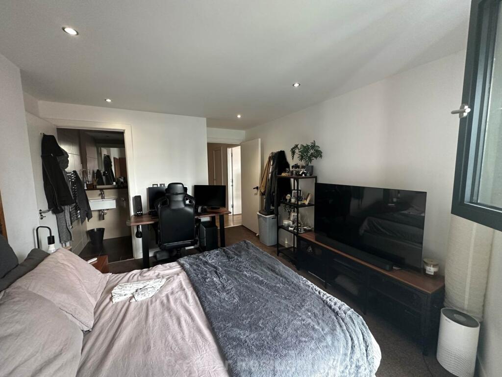 Main image of property: Commercial Street, Manchester