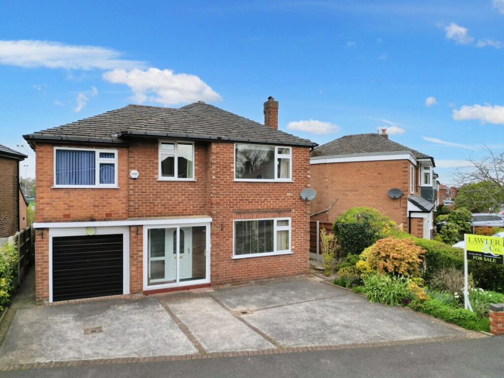 4 bedroom detached house for sale in Vicarage Avenue, Cheadle Hulme
