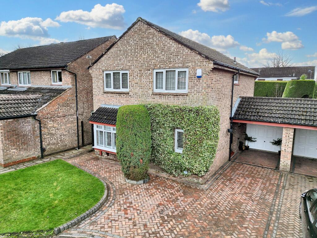 4 bedroom detached house for sale in Thurlestone Drive, Hazel Grove
