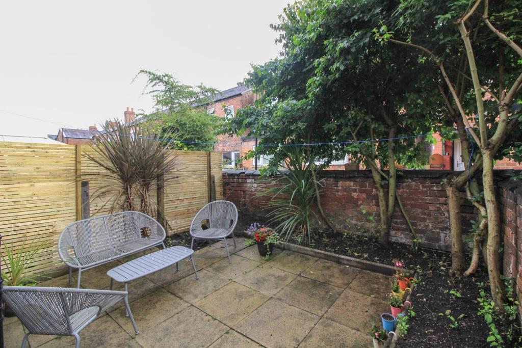 2 bedroom semidetached house for sale in Winifred Road, Heaviley