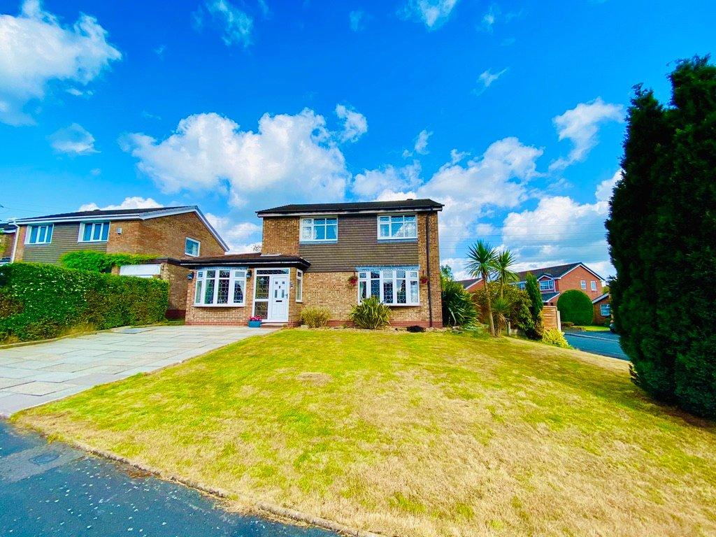 4 bedroom detached house for sale in Maplin Drive, Offerton, Stockport, SK2