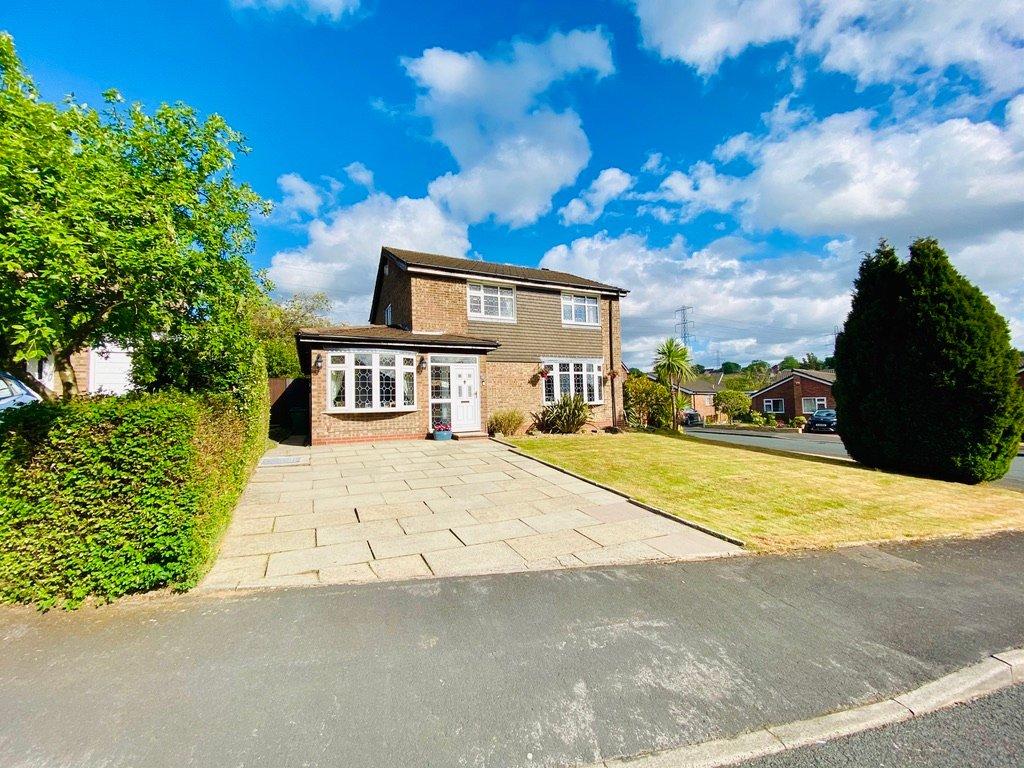 4 bedroom detached house for sale in Maplin Drive, Offerton, Stockport, SK2