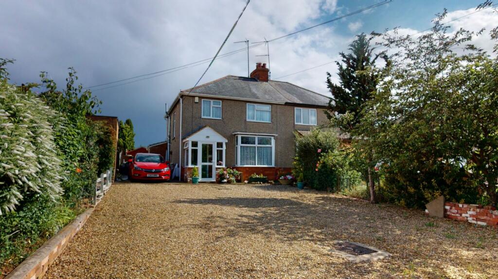 3 bedroom semidetached house for sale in Station Road, Cogenhoe