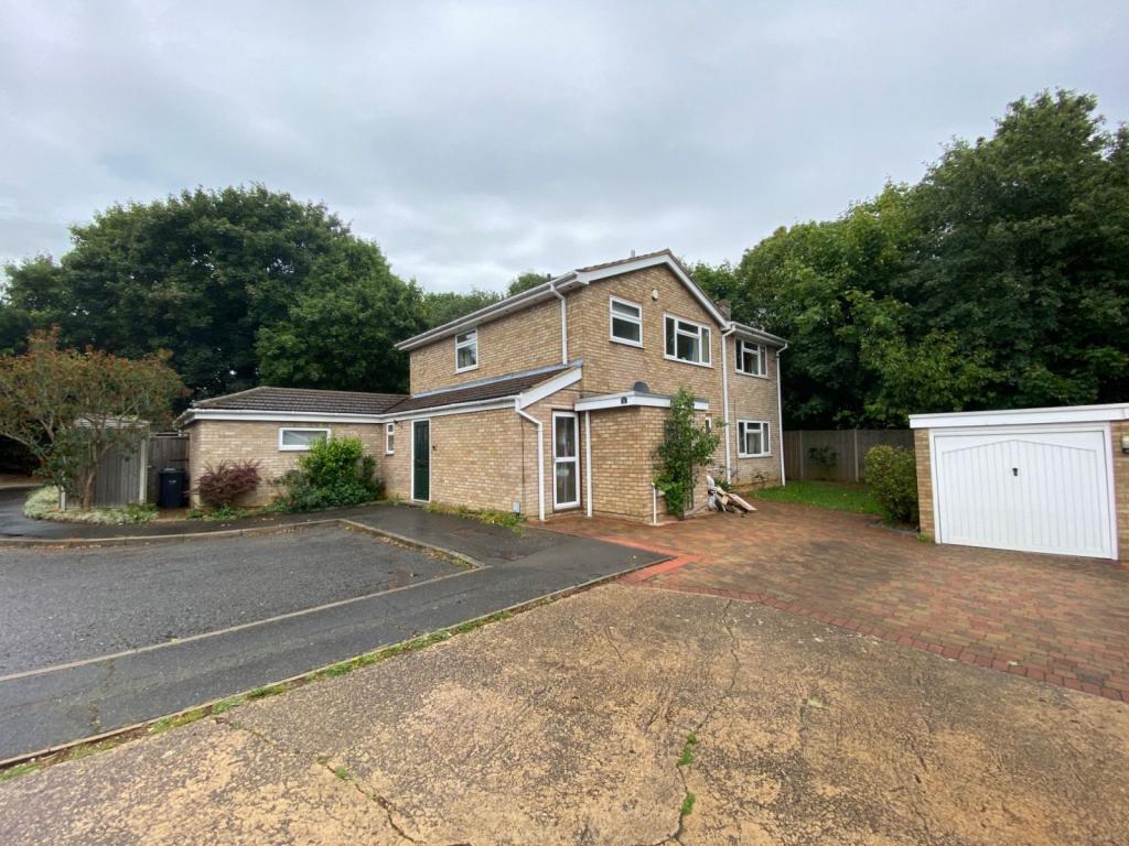 4 bedroom detached house for sale in North Priors Court, Lings