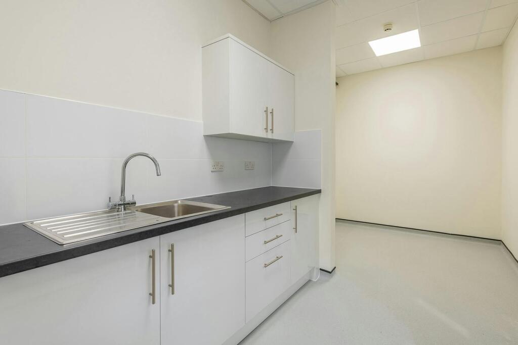 Unit 3 Quadrillion Ind Est Swindon44.jpg