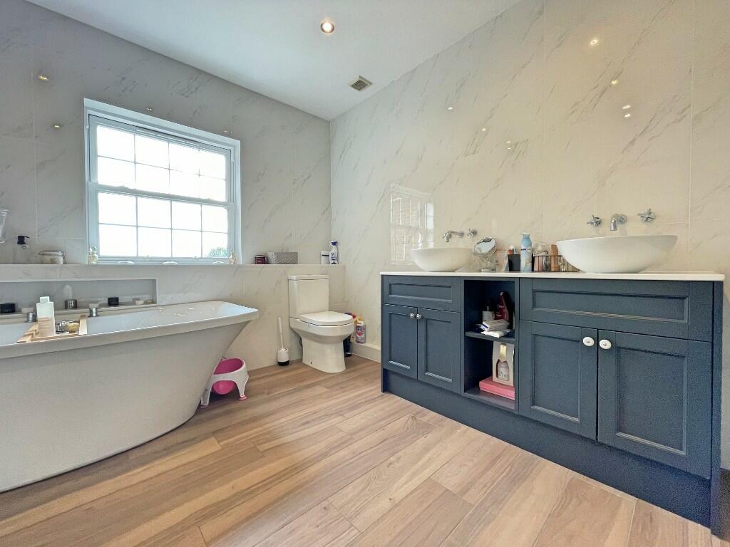 5 bedroom detached house for sale in Southminster Road, MAYLAND, CM3