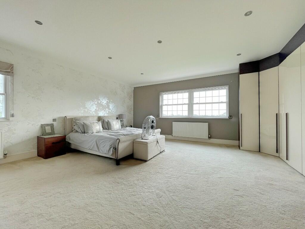 5 bedroom detached house for sale in Southminster Road, MAYLAND, CM3