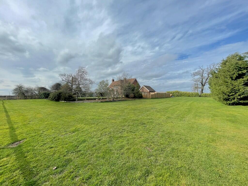 5 bedroom detached house for sale in Southminster Road, MAYLAND, CM3