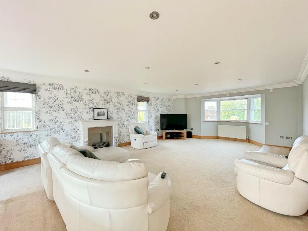 5 bedroom detached house for sale in Southminster Road, MAYLAND, CM3