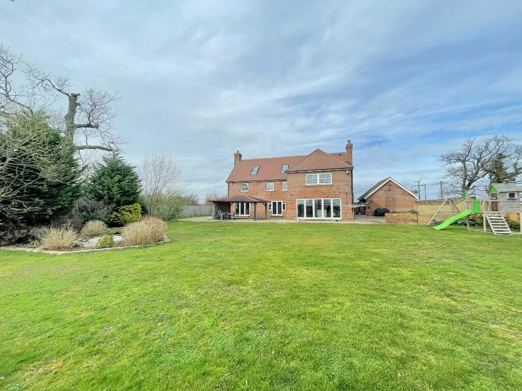 5 bedroom detached house for sale in Southminster Road, MAYLAND, CM3