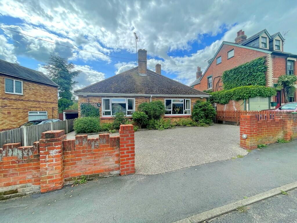 2 bedroom detached bungalow for sale in Woodrolfe Road, TOLLESBURY, CM9