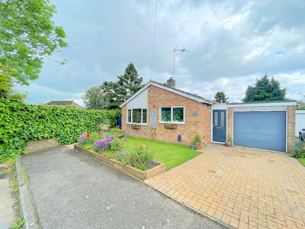 2 bedroom detached bungalow for sale in Spring Lane, GREAT TOTHAM, CM9