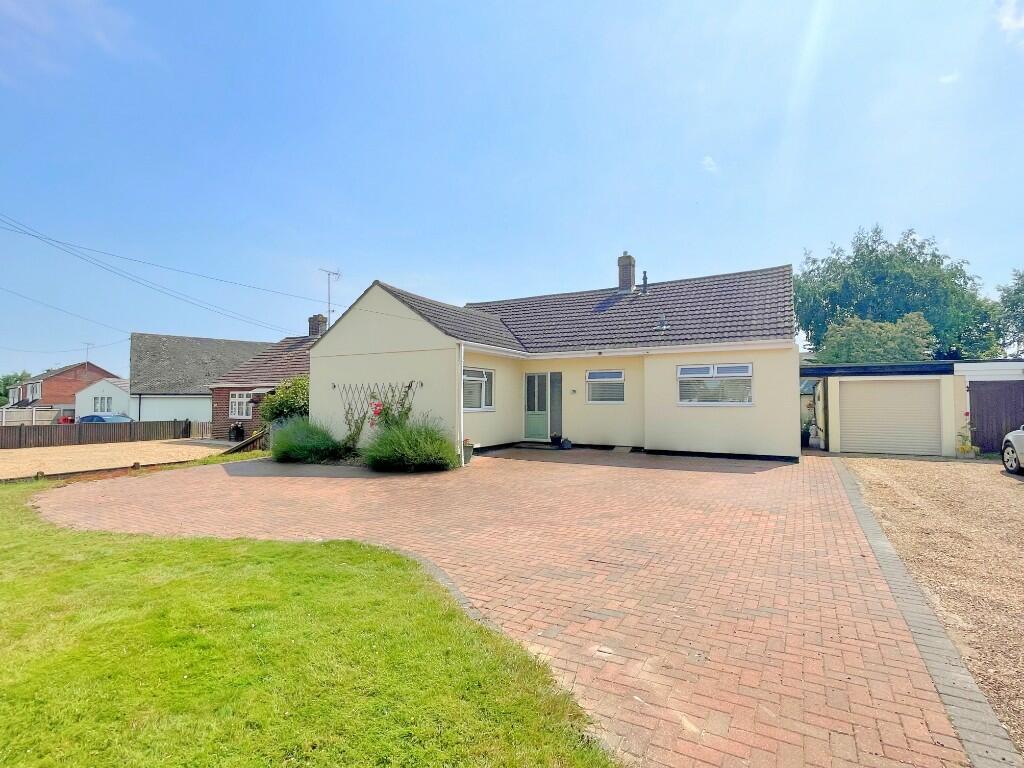 3 bedroom detached bungalow for sale in Barbrook Lane, TIPTREE, CO5