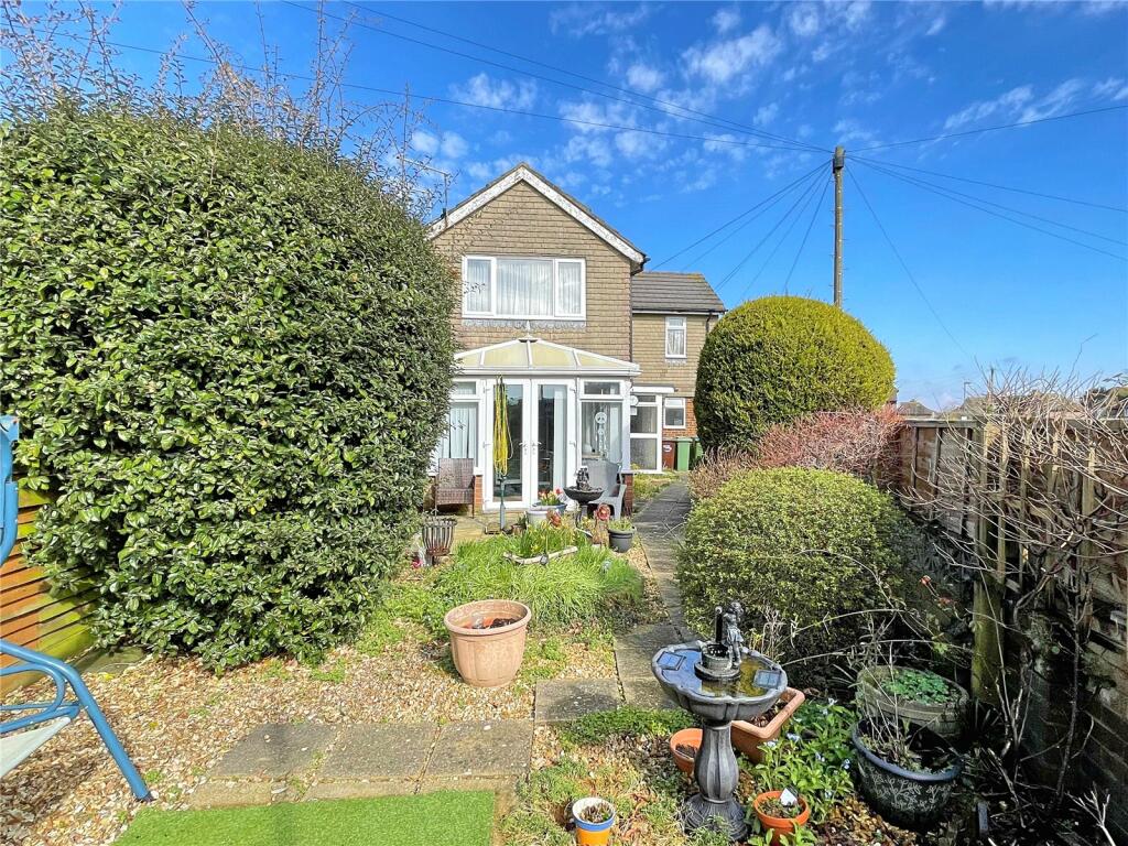 1 bedroom flat for sale in Woodlands Avenue, Rustington, Littlehampton