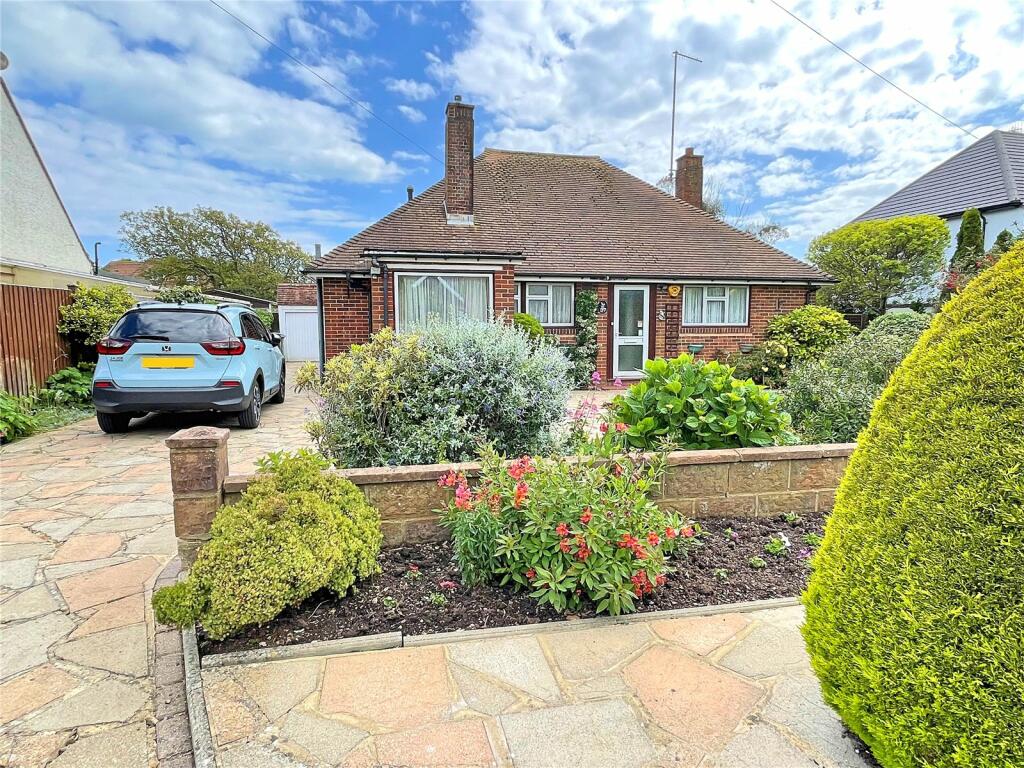 2 bedroom bungalow for sale in Knightscroft Avenue, Rustington