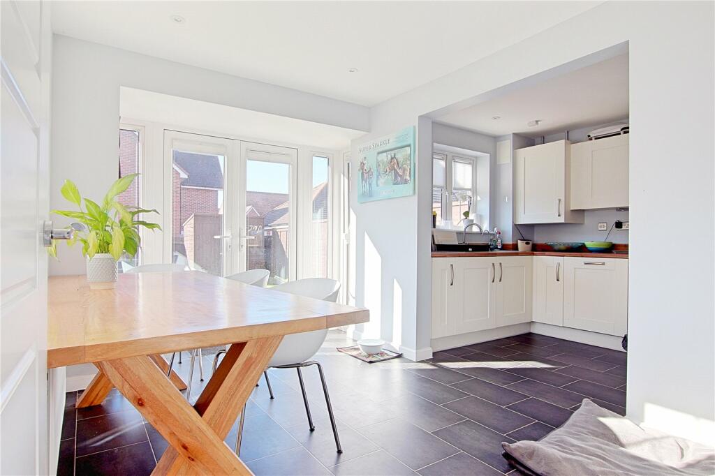 Additional property image - Suter Gardens, Littlehampton, West Sussex, BN17