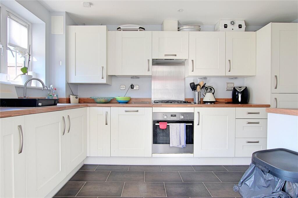 Additional property image - Suter Gardens, Littlehampton, West Sussex, BN17
