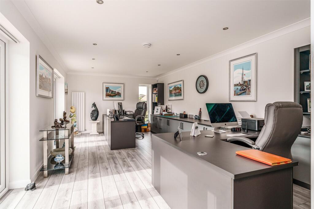 Additional property image - Selhurst Close, East Preston, Littlehampton, West Sussex, BN16