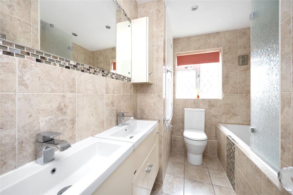 Additional property image - Pebble Walk, Littlehampton, West Sussex, BN17