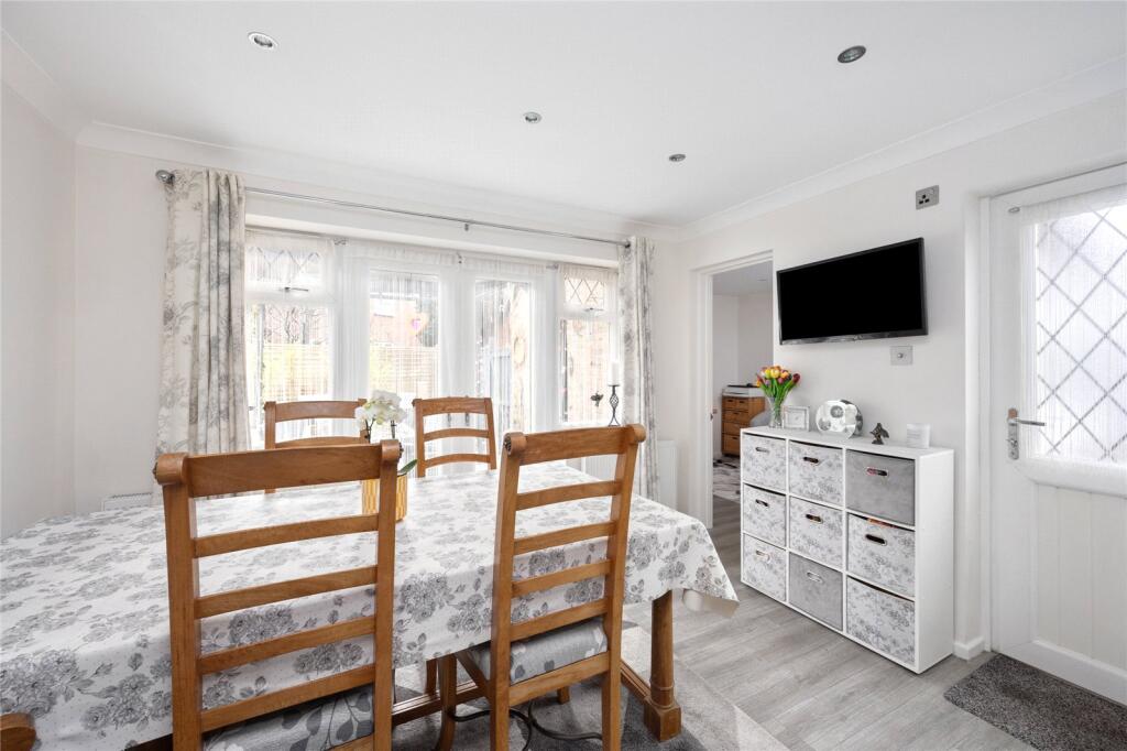 Additional property image - Pebble Walk, Littlehampton, West Sussex, BN17