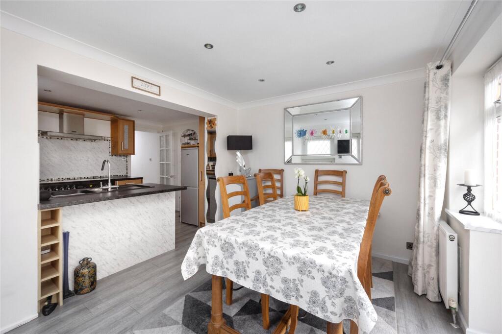 Additional property image - Pebble Walk, Littlehampton, West Sussex, BN17