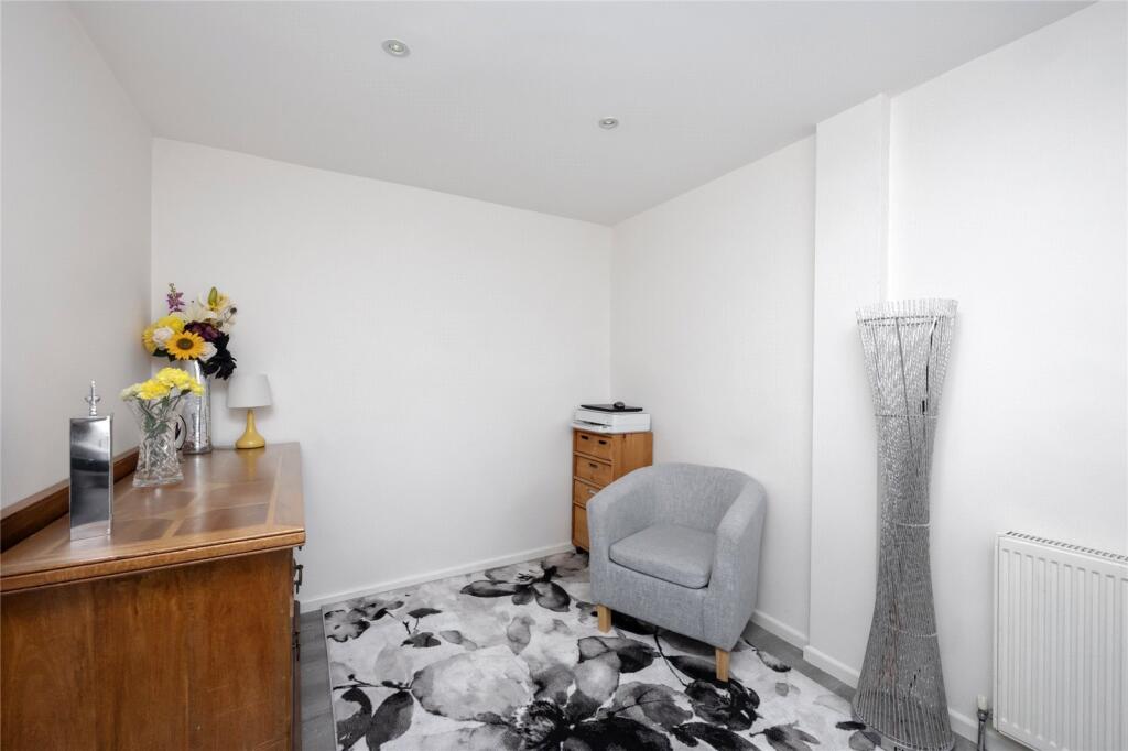 Additional property image - Pebble Walk, Littlehampton, West Sussex, BN17