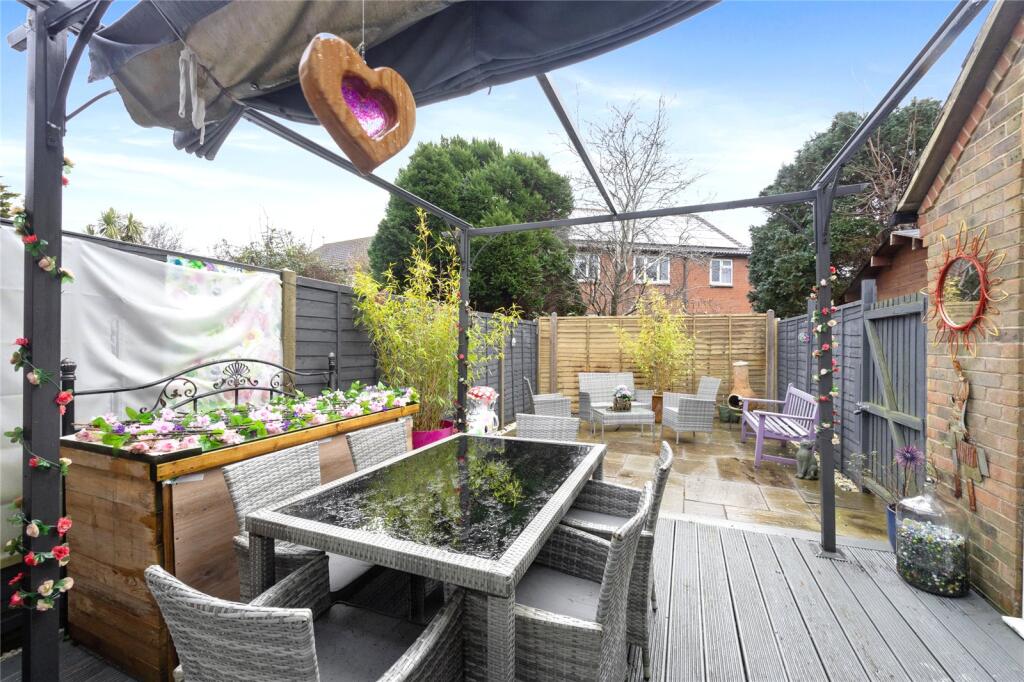 Additional property image - Pebble Walk, Littlehampton, West Sussex, BN17