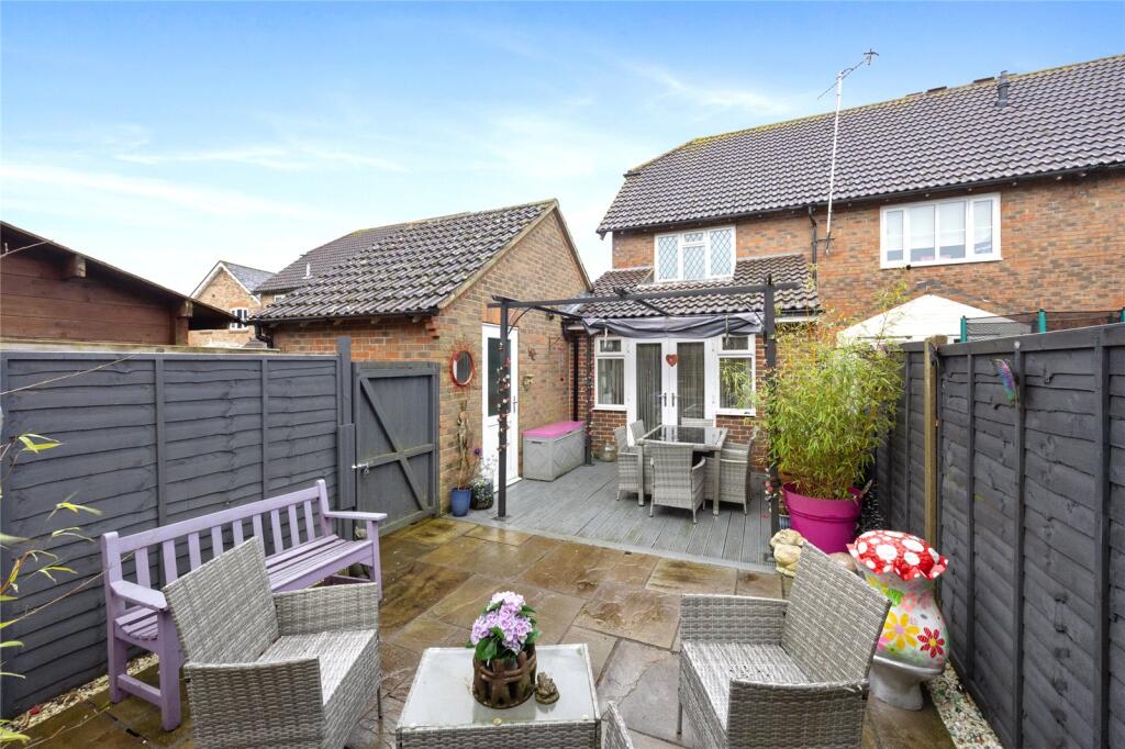Additional property image - Pebble Walk, Littlehampton, West Sussex, BN17